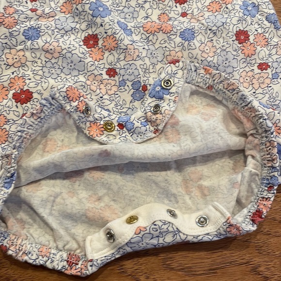Baby Gap Girls Flowered One-Piece Romper - Size 0-3 Months - Picture 10 of 16